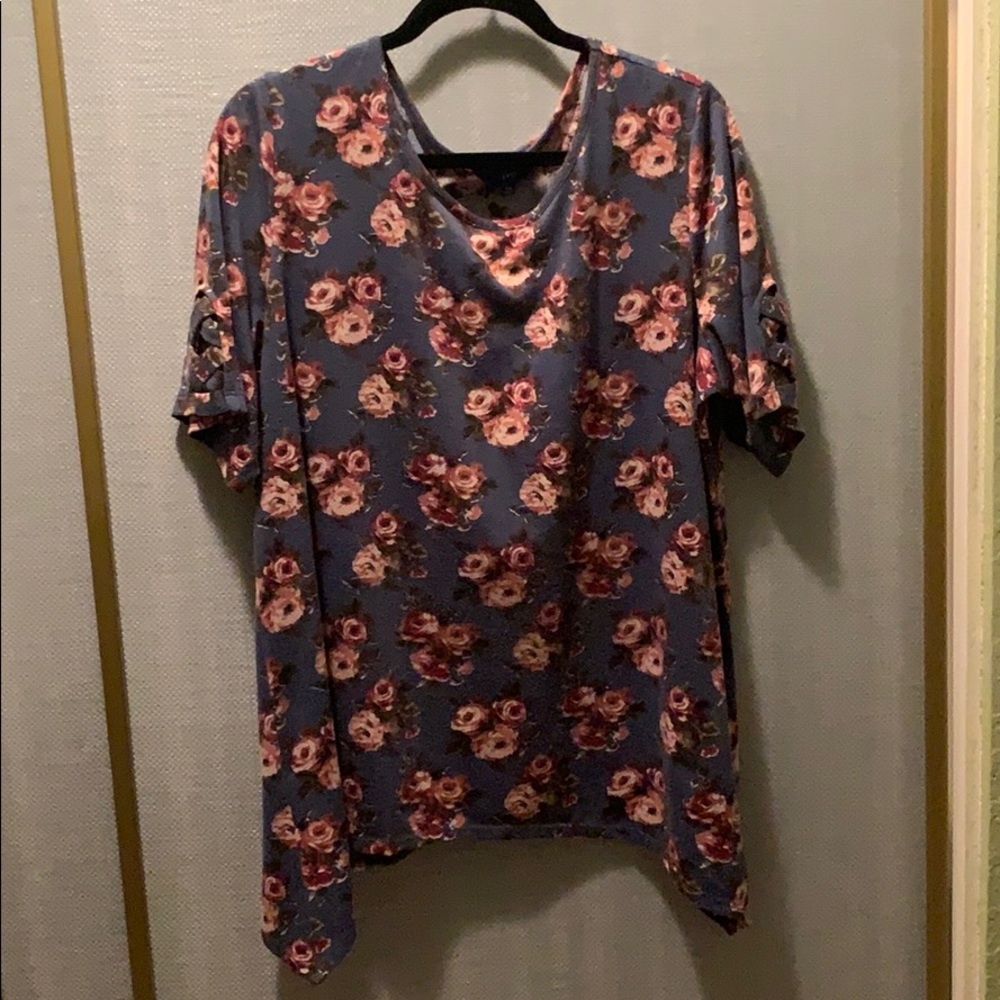 Blue and blush floral shark bite top